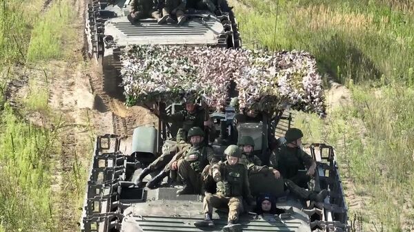 Военнослужащие во время совместных военных учений России и Белоруссии Запад-2025 - Sputnik Латвия