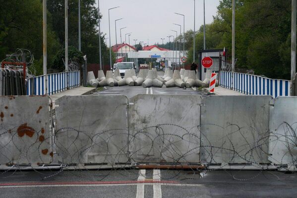 Бетонные надолбы на польской границе. - Sputnik Латвия