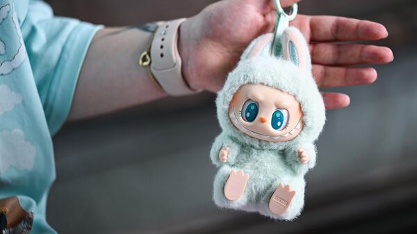 Игрушка-брелок от китайского бренда - Sputnik Латвия