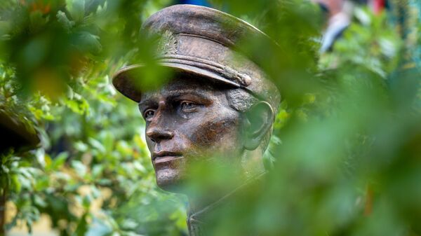 Открытие памятника командиру лесных братьев Адольфасу Раманаускасу (Ванагасу) на Антакальнисском кладбище в Вильнюсе - Sputnik Латвия