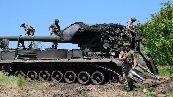 Боевая работа расчета САУ Малка ВС РФ в зоне СВО - Sputnik Латвия