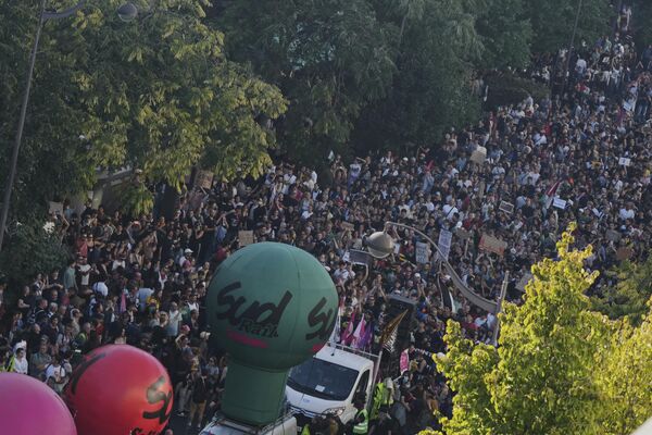 Демонстрация против сокращения бюджета, Париж. - Sputnik Латвия