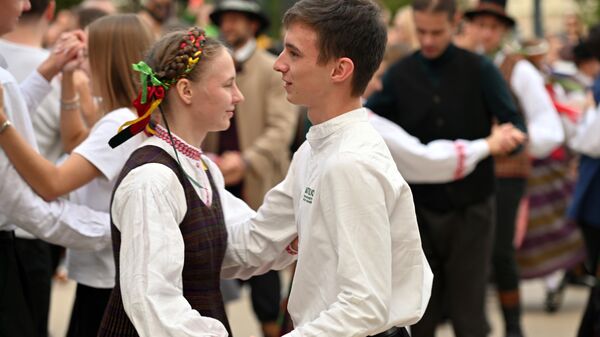 Акция Вся Литва танцует в Вильнюсе - Sputnik Латвия