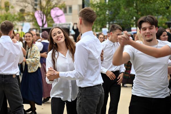 В пятницу, 19 сентября, прошла акция &quot;Вся Литва танцует&quot;. - Sputnik Латвия