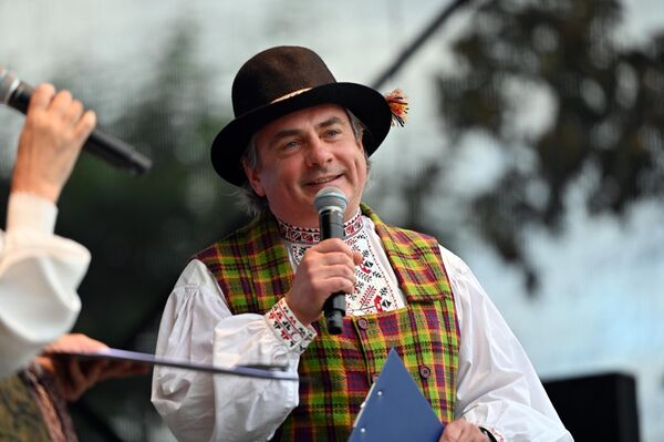 На фото: выступление фольклорных коллективов на акции &quot;Вся Литва танцует&quot; в Вильнюсе. - Sputnik Латвия