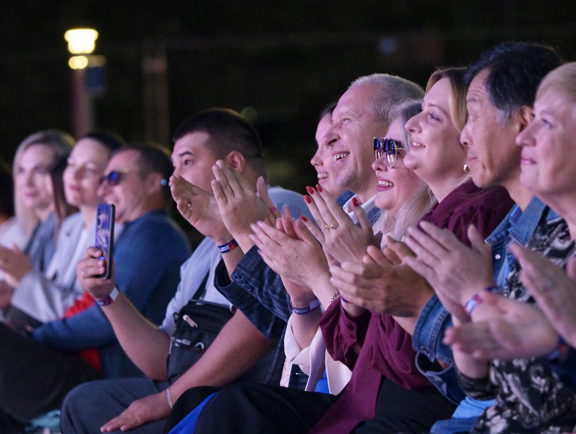 Зрители на II Международном джазовом фестивале Геленджик - молодое. - Sputnik Латвия, 1920, 24.09.2025