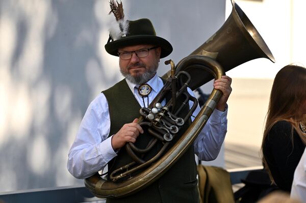 В древней Литве охотились и вельможи — это было не просто развлечение. Во время охоты правители решали важные политические вопросы. А в конце их ждал пир, длившийся несколько месяцев. - Sputnik Латвия