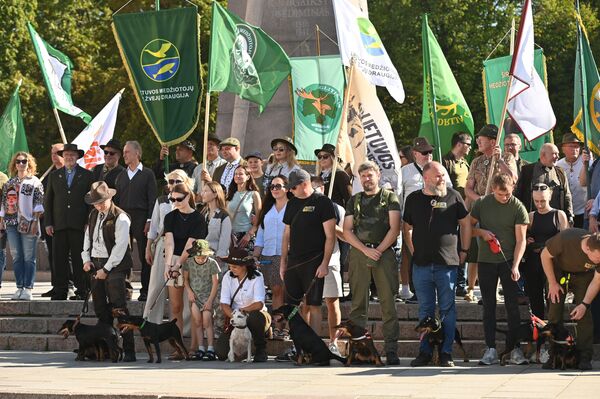 В мероприятии приняли участие все крупнейшие охотничьи общества и клубы Литвы. - Sputnik Латвия