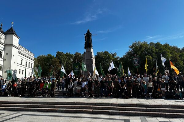 Представители охотничьих обществ и клубов собрались на Ратушной площади вместе со своими четвероногими помощниками. - Sputnik Латвия