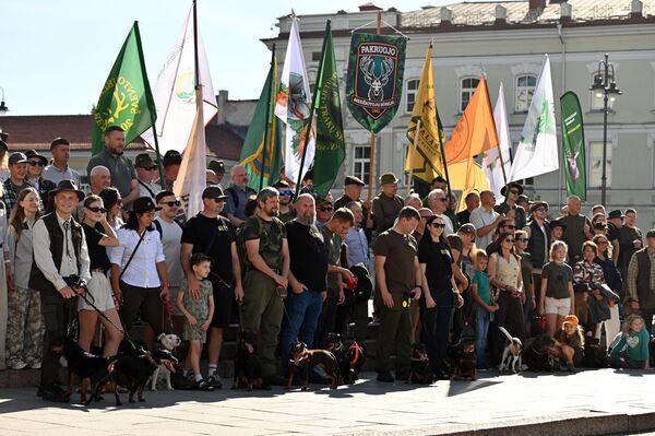 В мире насчитывается более 400 известных пород охотничьих собак. Несколько из них были представлены во время Фестиваля охотников. - Sputnik Латвия