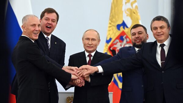 Церемония подписания договоров о вхождении в РФ ДНР, ЛНР, Запорожской и Херсонской областей в Кремле - Sputnik Латвия