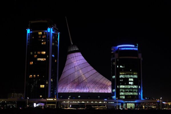Торгово-развлекательный центр &quot;Хан Шатыр&quot; в Астане. Его построили в 2010 году к празднованию Дня города  - Sputnik Латвия