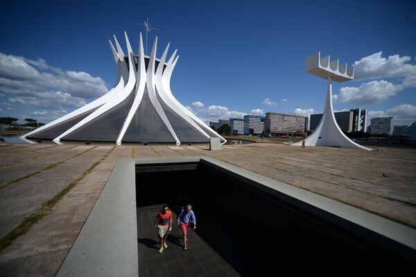 Кафедральный собор Бразилиа — католический собор, расположенный в Бразилии. Был построен в 1970 году по проекту архитектора Оскара Нимейера - Sputnik Латвия