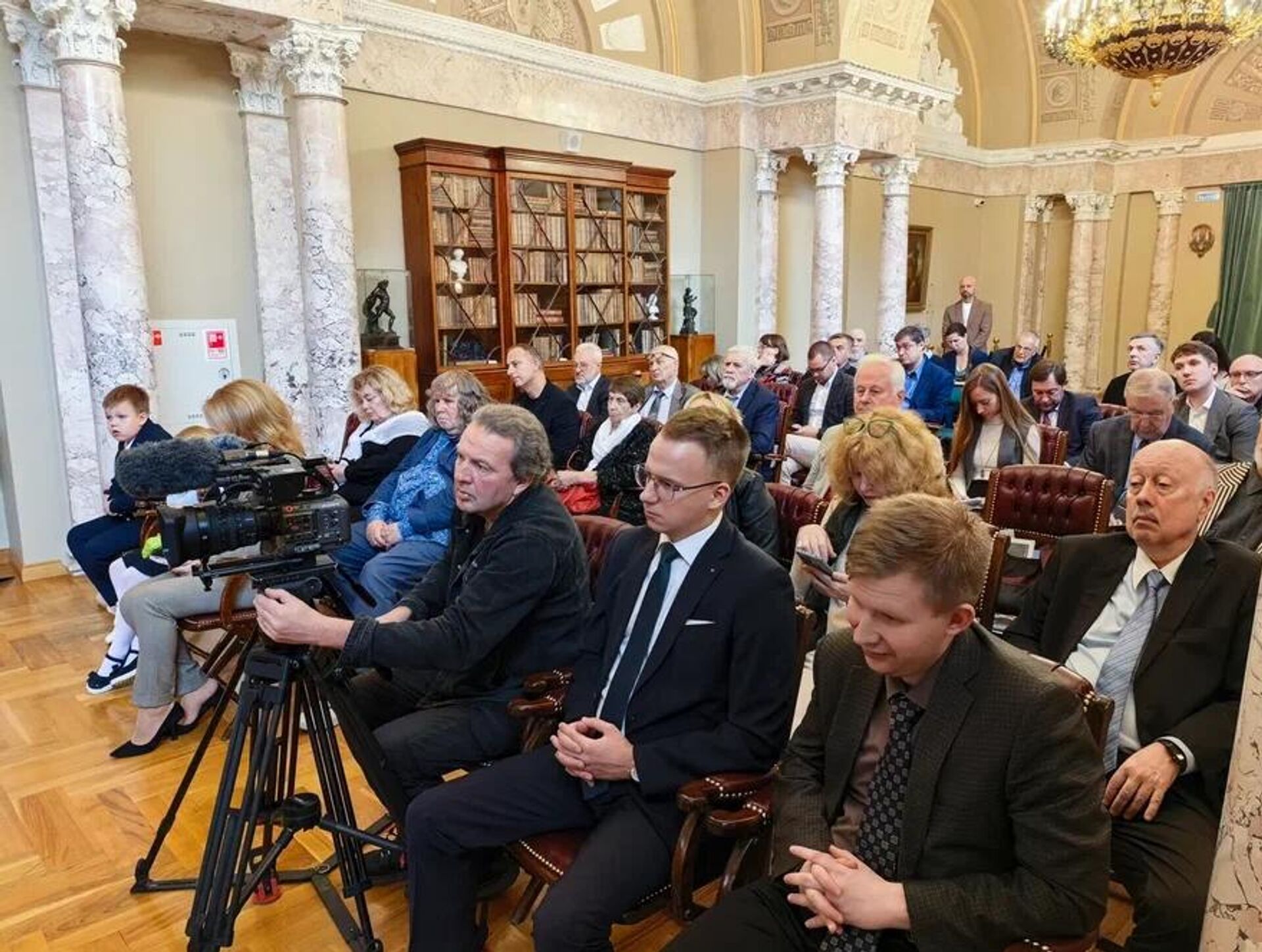 Презентация спецвыпуска журнала Русская мысль, посвященного 80-летию окончания Второй мировой войны и победе над милитаристской Японией - Sputnik Латвия, 1920, 05.10.2025