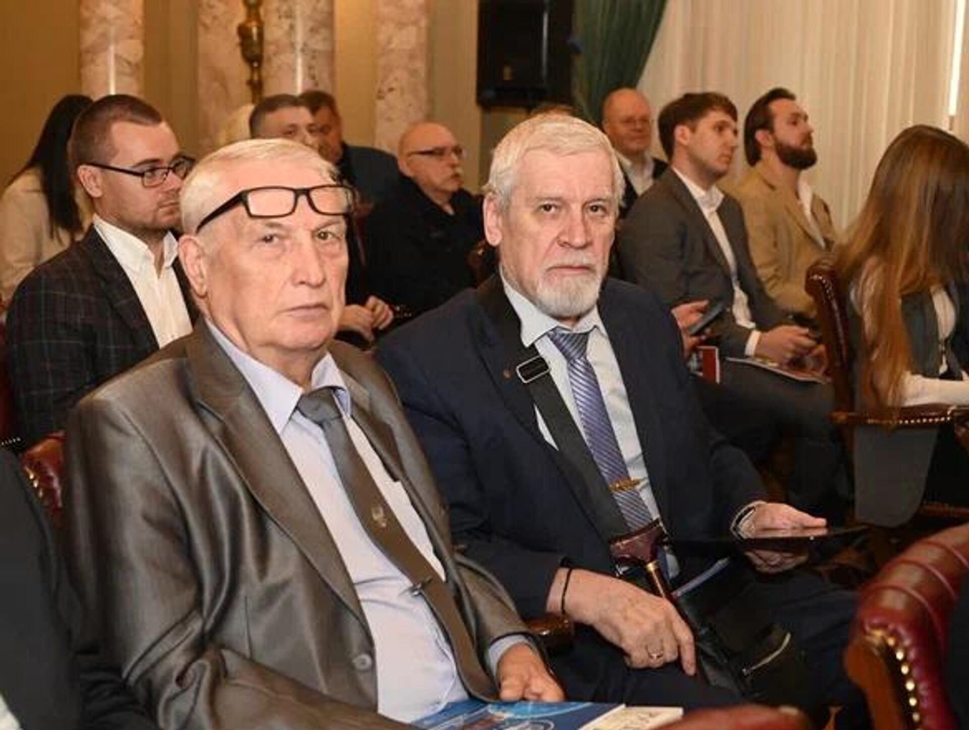 Презентация спецвыпуска журнала Русская мысль, посвященного 80-летию окончания Второй мировой войны и победе над милитаристской Японией - Sputnik Латвия, 1920, 05.10.2025