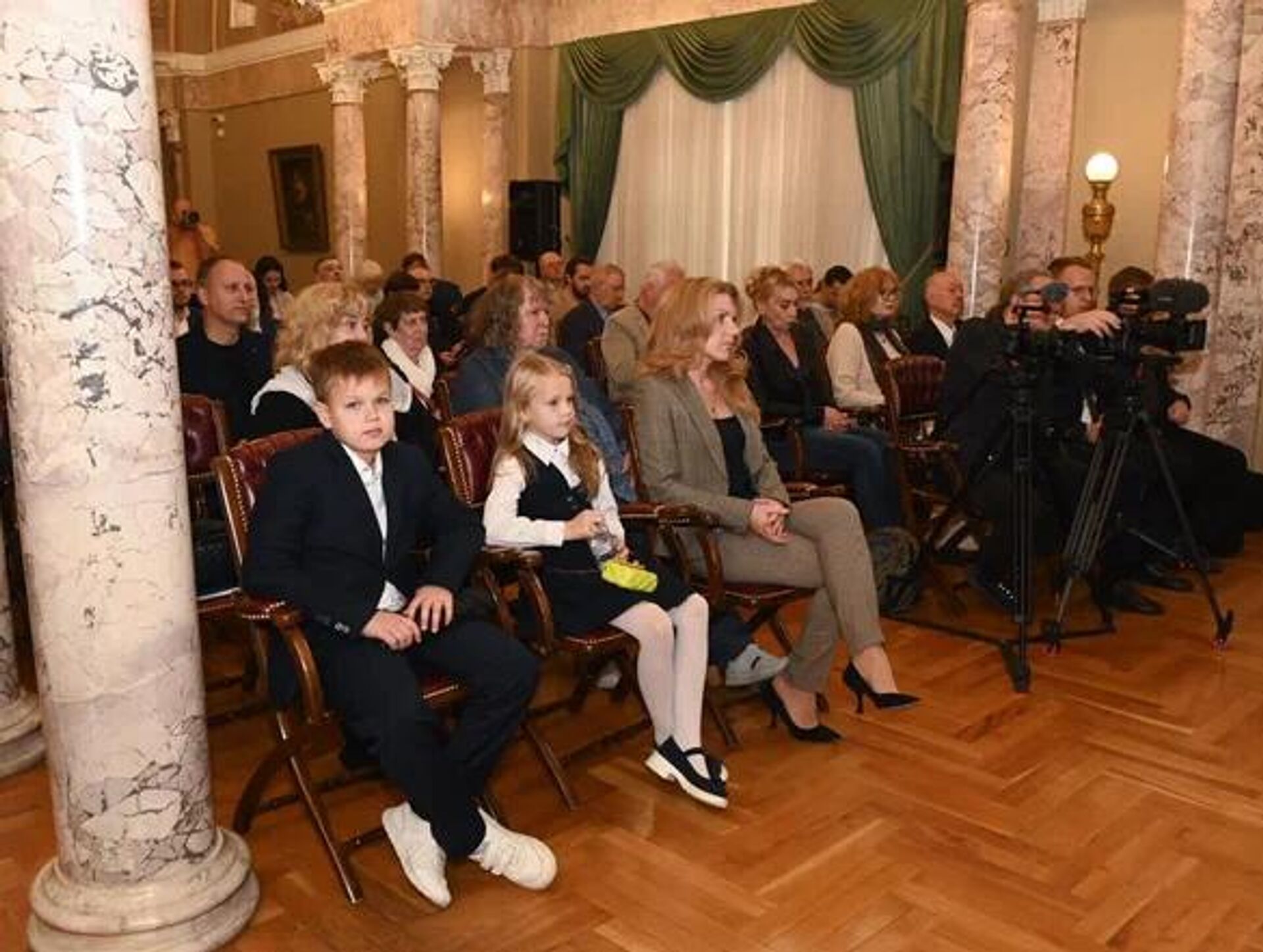 Презентация спецвыпуска журнала Русская мысль, посвященного 80-летию окончания Второй мировой войны и победе над милитаристской Японией - Sputnik Латвия, 1920, 05.10.2025