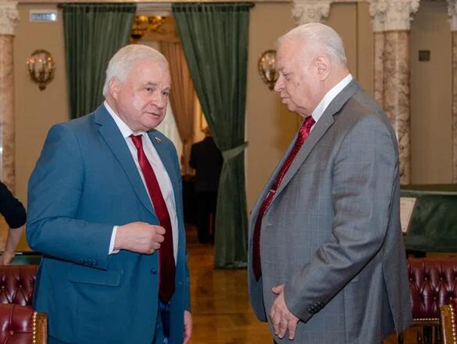 Презентация спецвыпуска журнала Русская мысль, посвященного 80-летию окончания Второй мировой войны и победе над милитаристской Японией - Sputnik Латвия, 1920, 05.10.2025