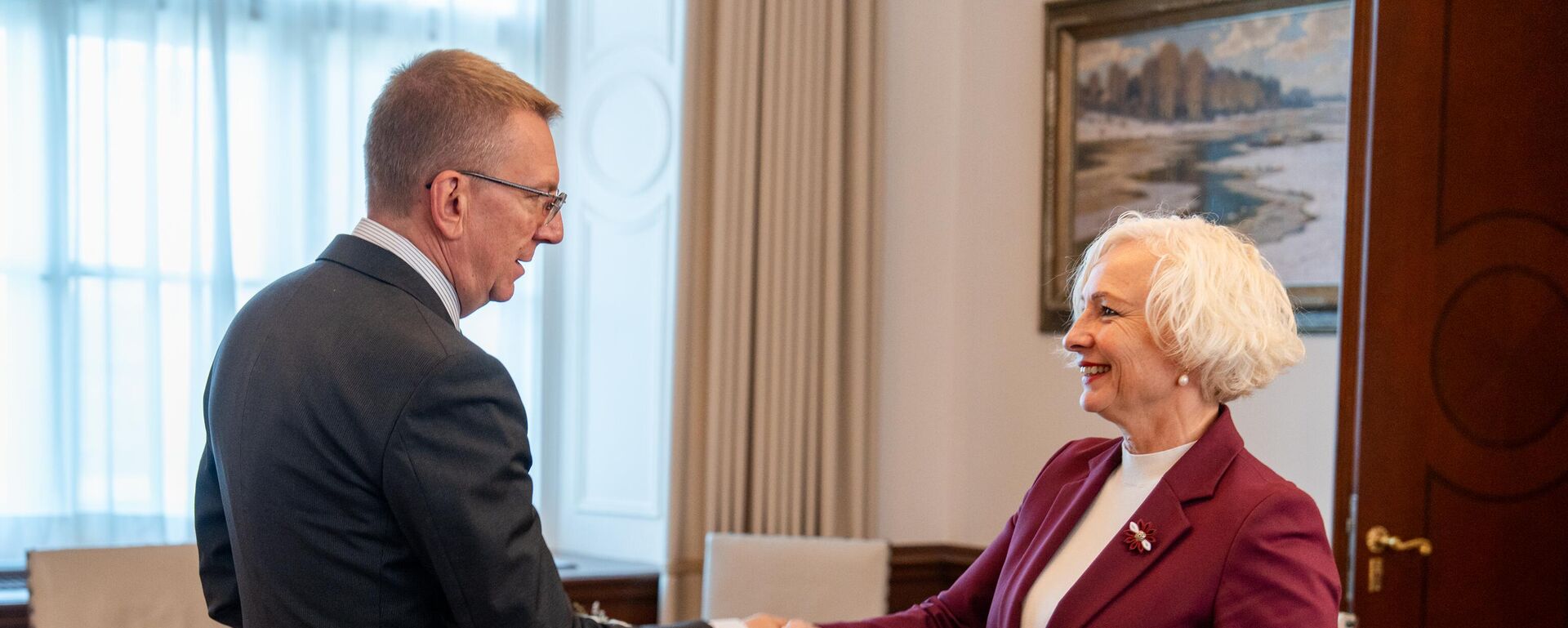 Президент Латвии Эдгарс Ринкевичс и спикер Сейма Дайга Миериня  - Sputnik Латвия, 1920, 07.10.2025