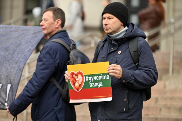 В субботу, 4 октября, в Вильнюсе прошел &quot;Марш за жизнь&quot; — мероприятие солидарности, призванное напомнить о фундаментальной, неизменной и естественной ценности человеческой жизни. - Sputnik Латвия