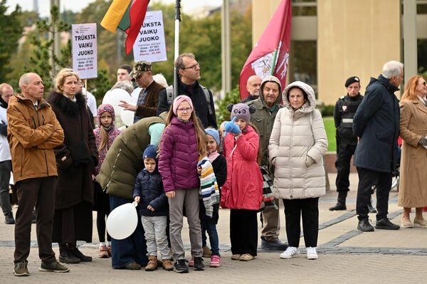 &quot;Марш за жизнь&quot; — неполитическое и нерелигиозное мероприятие. - Sputnik Латвия