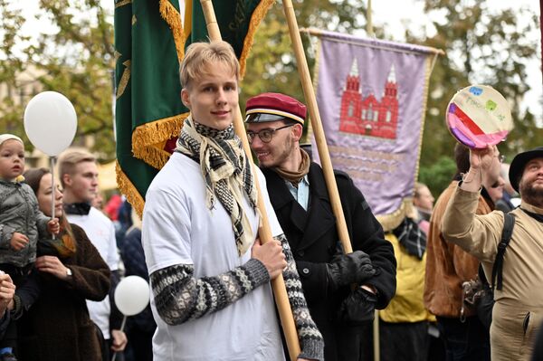 Отсюда процессия прошла по проспекту Гедиминаса до Кафедральной площади. - Sputnik Латвия