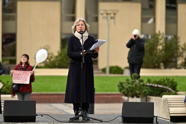 Завершилось шествие праздничным концертом, публичными выступлениями и минутой молчания в память о всех, кто не увидел свет. - Sputnik Латвия