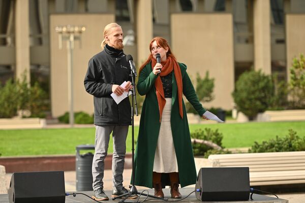 На Кафедральной площади также работало образовательное и творческое пространство — была организована информационная ярмарка, детские мастер-классы. - Sputnik Латвия