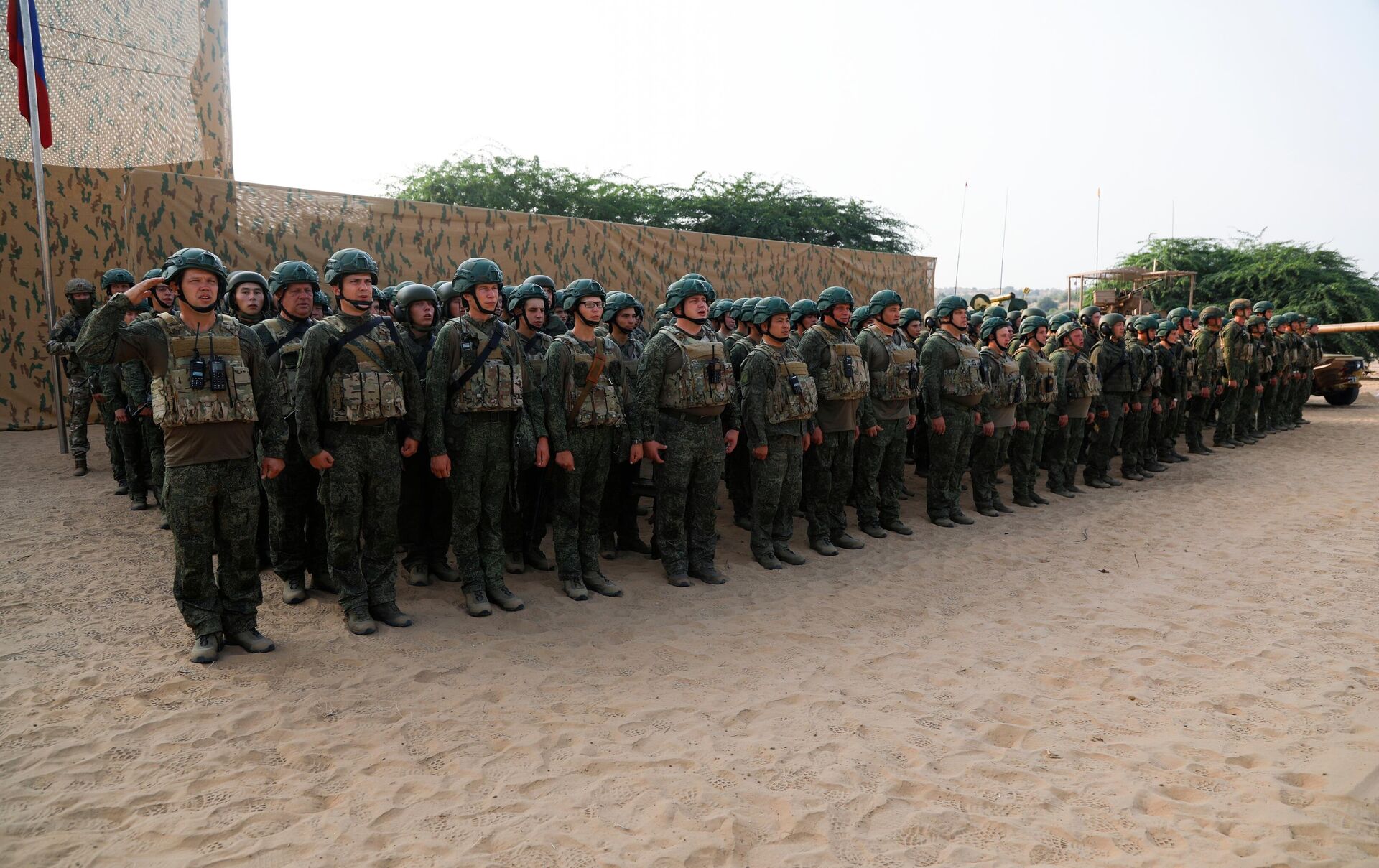 Военнослужащие на торжественном открытии российско-индийских учений Индра-2025 - Sputnik Латвия, 1920, 09.10.2025