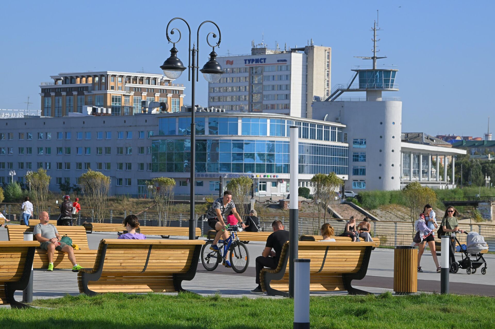 Участники пресс-тура для иностранных журналистов и блогеров в Омске  - Sputnik Латвия, 1920, 09.10.2025