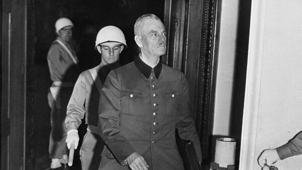 Подсудимый Вильгельм Кейтель в последний раз входит в зал заседаний Нюрнбергского суда - Sputnik Латвия