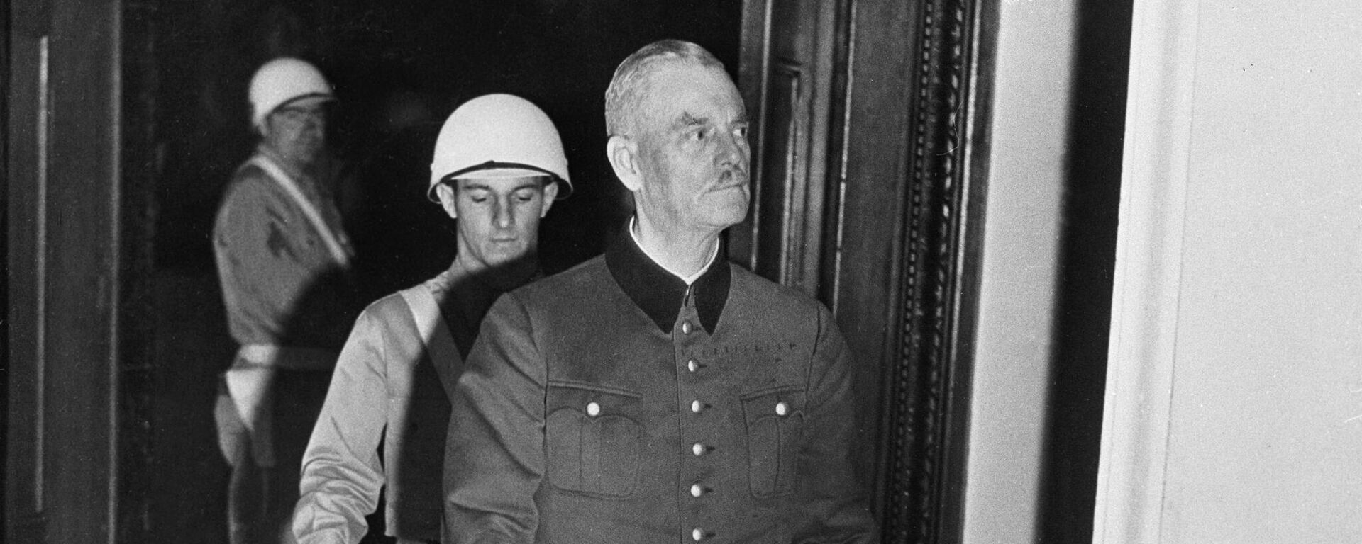 Подсудимый Вильгельм Кейтель в последний раз входит в зал заседаний Нюрнбергского суда - Sputnik Латвия, 1920, 09.10.2025