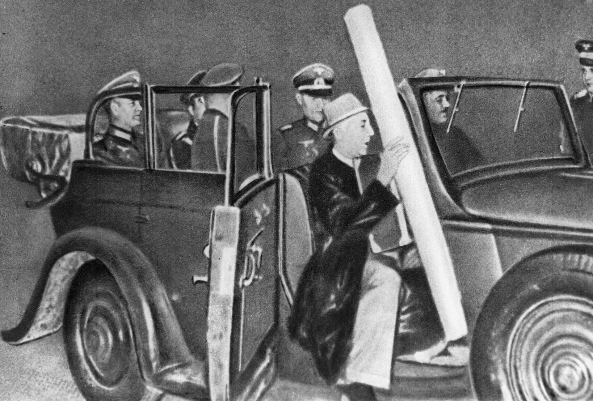 Генерал Вильгельм Кейтель увозит с совещания в Мюнхене карту чехословацких земель, отторгаемых в пользу нацистской Германии - Sputnik Латвия, 1920, 09.10.2025