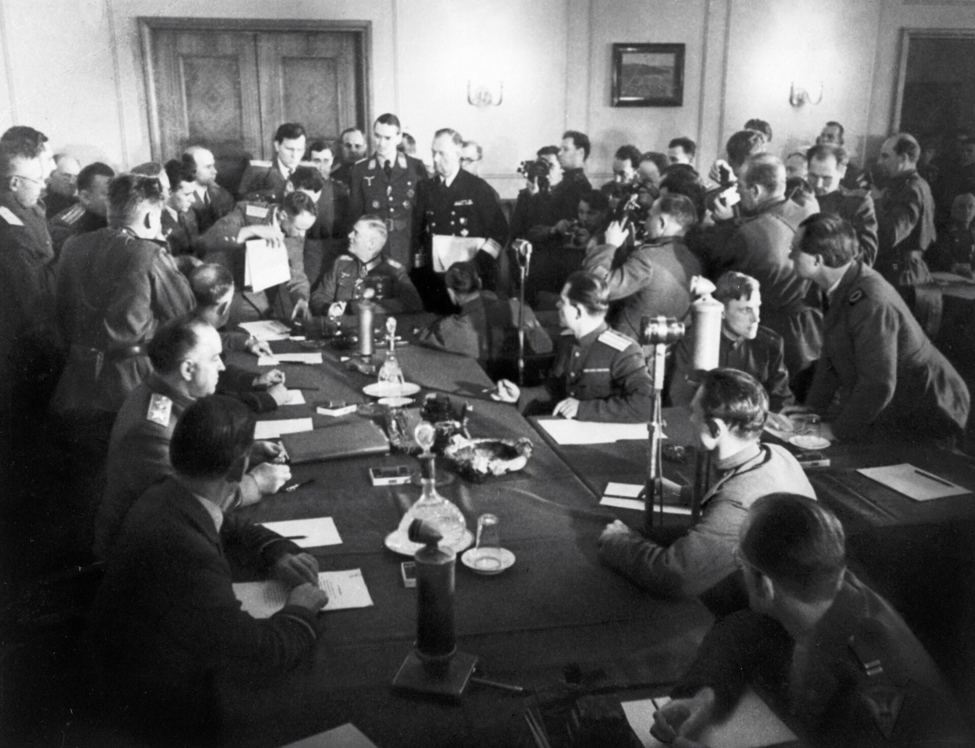 Подписание Акта о безоговорочной капитуляции фашистской Германии - Sputnik Латвия, 1920, 09.10.2025