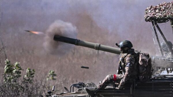 Танкисты группировки войск Центр уничтожили огневые точки ВСУ - Sputnik Латвия