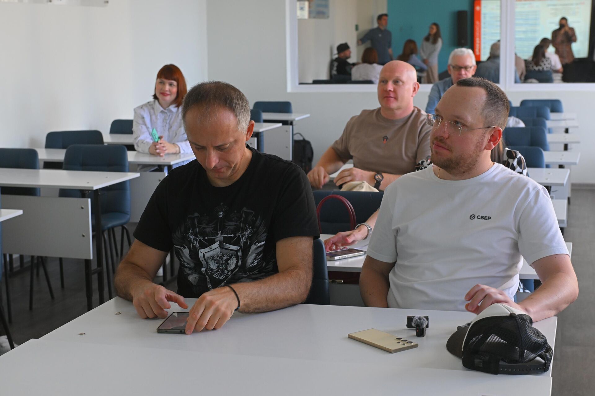 Участники пресс-тура для иностранных журналистов и блогеров в Омске  - Sputnik Латвия, 1920, 09.10.2025