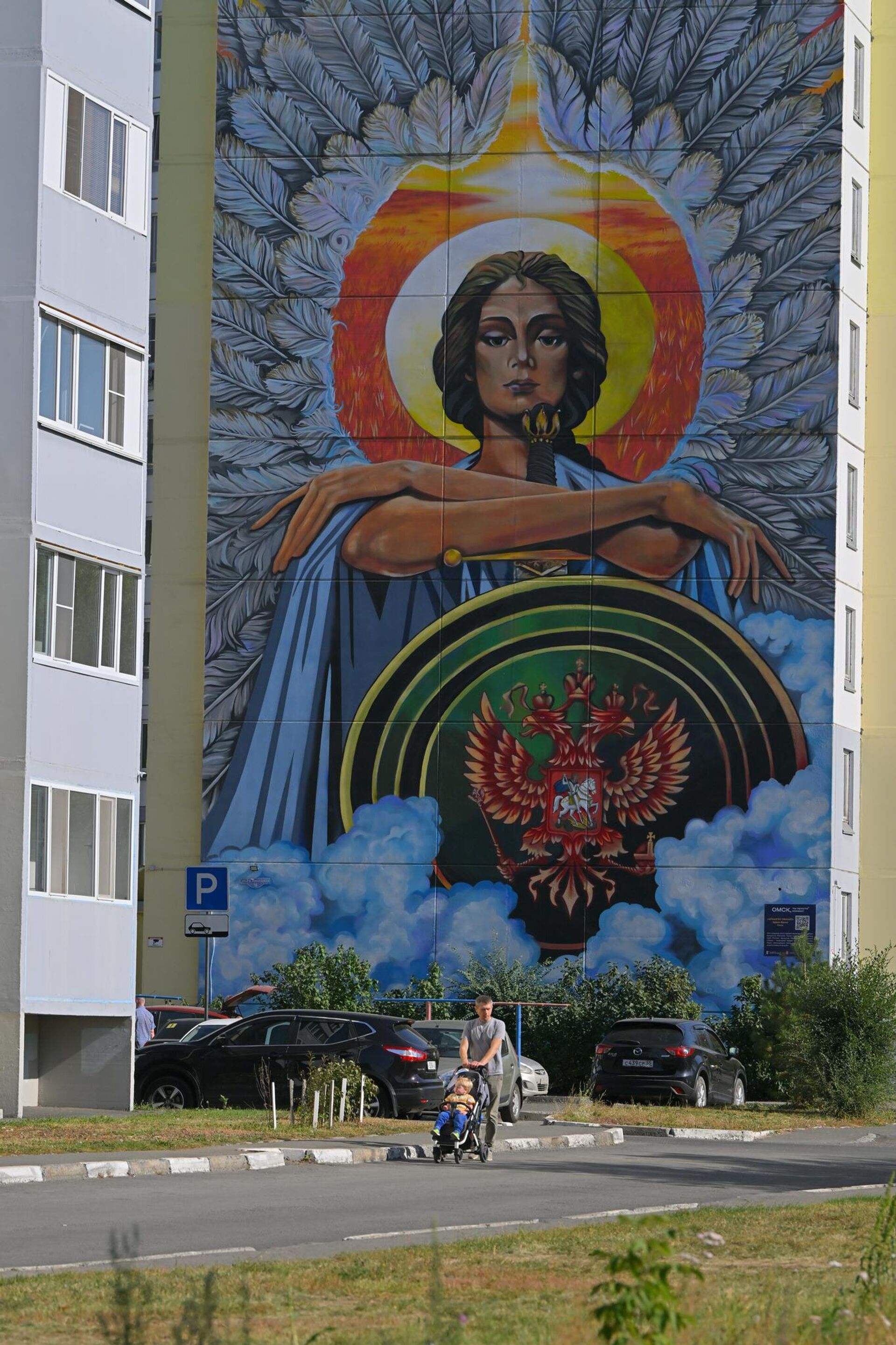Мурал на многоэтажном доме в Омске  - Sputnik Латвия, 1920, 09.10.2025