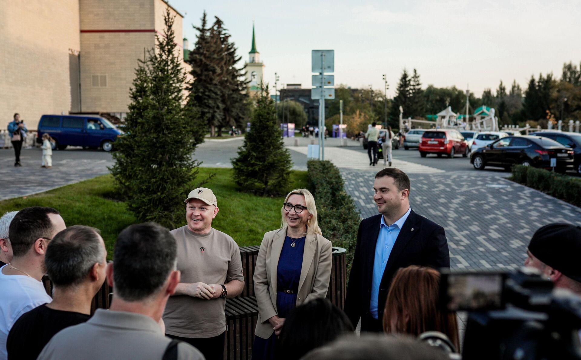 Встреча губернатора Омской области Виталия Хоценко с участниками пресс-тура для иностранных журналистов и блогеров - Sputnik Латвия, 1920, 09.10.2025