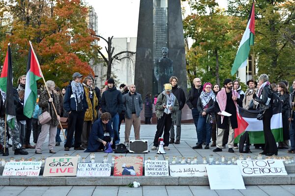 В центре Вильнюса прошла акция против израильских атак на сектор Газа. - Sputnik Латвия