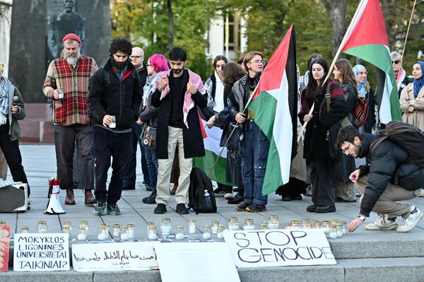 МИД РФ призвал стороны прекратить боевые действия. Согласно позиции Москвы, урегулирование возможно лишь на основе утвержденной СБ ООН формулы с созданием палестинского государства в границах 1967 года со столицей в Восточном Иерусалиме. - Sputnik Латвия