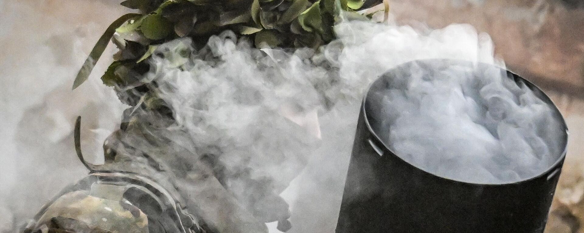 Боевая работа расчета пушки 2С5 Гиацинт-С группировки войск Центр в зоне СВО - Sputnik Латвия, 1920, 18.12.2025