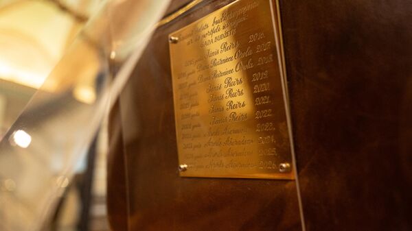 Министр финансов Латвии Арвилс Ашераденс представил в Сейм проект бюджета на 2026 год - Sputnik Латвия