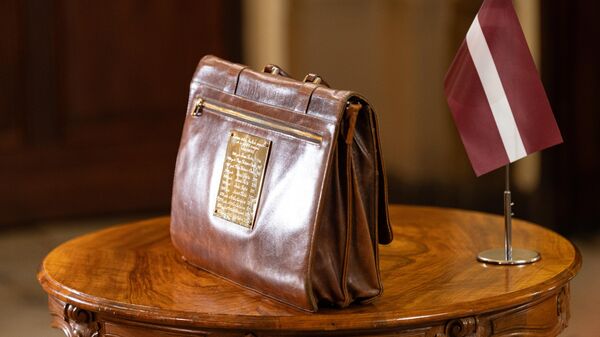 Министр финансов Латвии Арвилс Ашераденс представил в Сейм проект бюджета на 2026 год - Sputnik Латвия