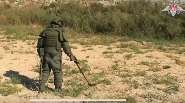 Отступая, ВСУ минируют все: от дров до брошенных тел - Sputnik Латвия