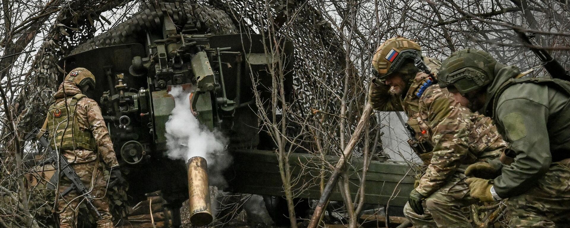Расчет гаубицы Мста-Б ВС РФ работает по позициям ВСУ - Sputnik Латвия, 1920, 22.10.2025