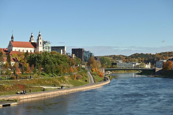 Ближе всего к бабьему лету погода выдалась в начале октября — ночью не было заморозков, а днем воздух прогревался до 11-16 градусов. - Sputnik Латвия