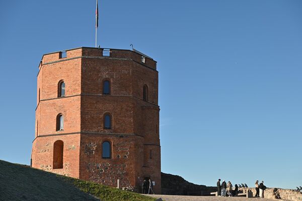 На фото: башня Гедиминаса в Вильнюсе. - Sputnik Латвия