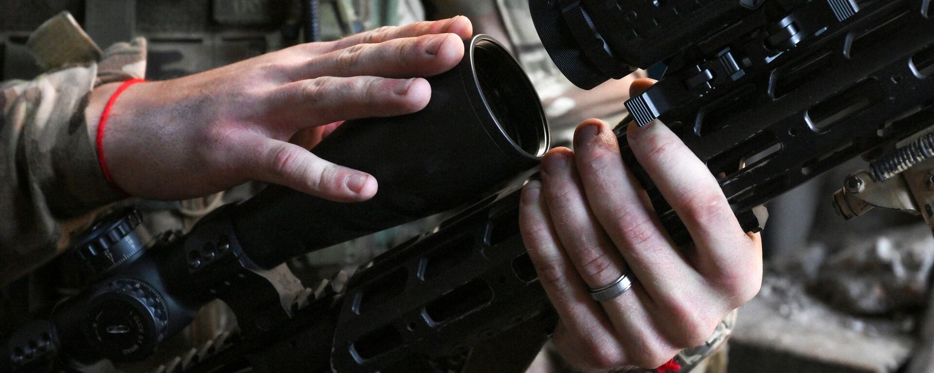 Как работают российские снайперы в зоне СВО Как работают российские снайперы в зоне СВО - Sputnik Латвия, 1920, 27.10.2025