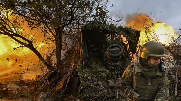 Боевая работа расчета пушки Гиацинт-С в зоне СВО - Sputnik Латвия