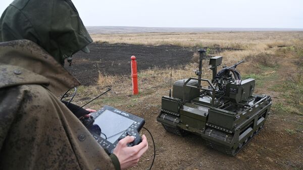 Робототехника ВС РФ на передовой в зоне СВО - Sputnik Латвия