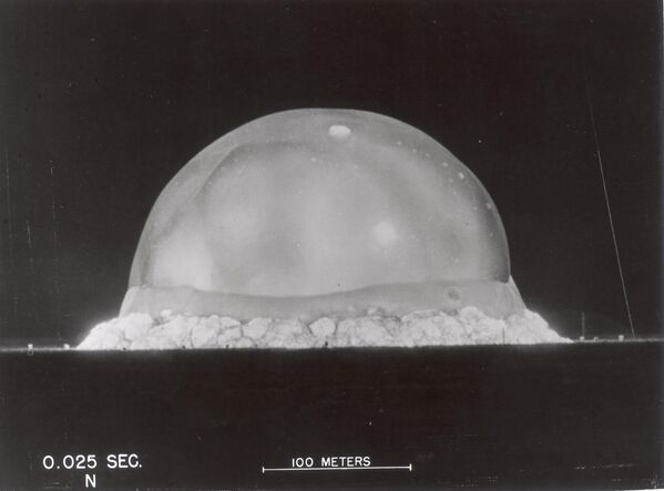 Первое ядерное испытание под кодовым названием &quot;Тринити&quot; было проведено в 1945 году специалистами Лос-Аламосской национальной лаборатории в США - Sputnik Латвия